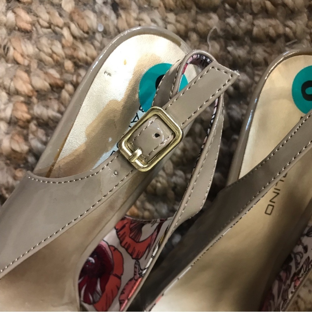▪️BANDOLINO Patent Leather Pumps - Picture 3 of 11